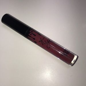 KYLIE COSMETICS ‘ROSIE’ VELVET LIPSTICK